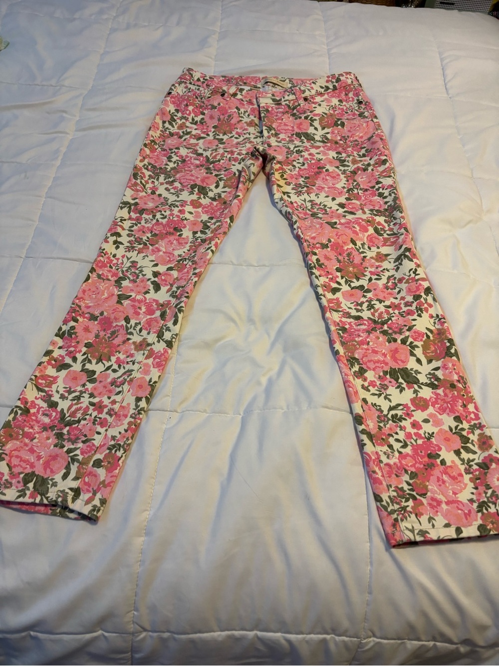 Territory Ahead Pink Floral Jeans of 98% cotton and 2% Elastane Size 8 waist 33
